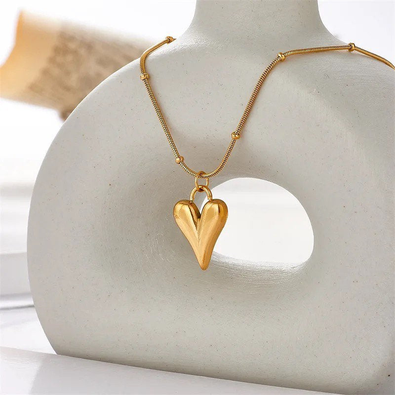 Paslanmaz Çelik Üzeri Altın Kaplama Kalpli Dorika Kolye|Necklace